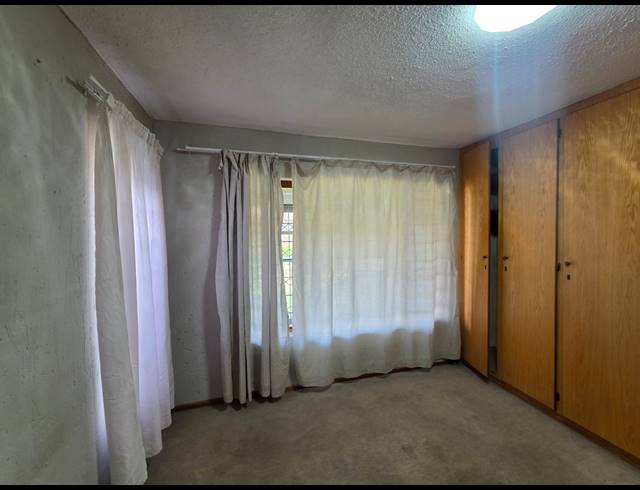 2 BEDROOM FLAT FOR SALE IN VANDERBIJLPARK SE 2